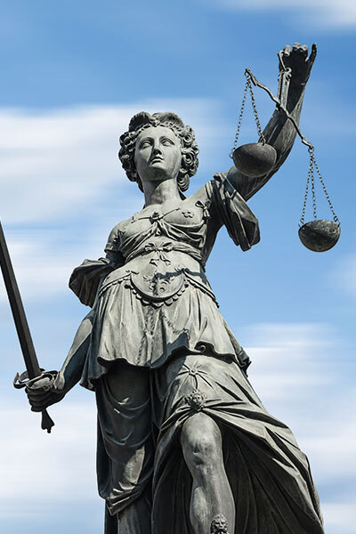 Justitia, Justiz